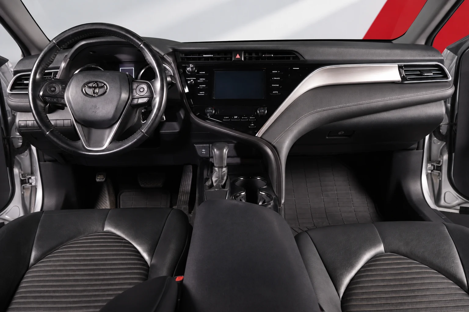 Toyota Camry — салон